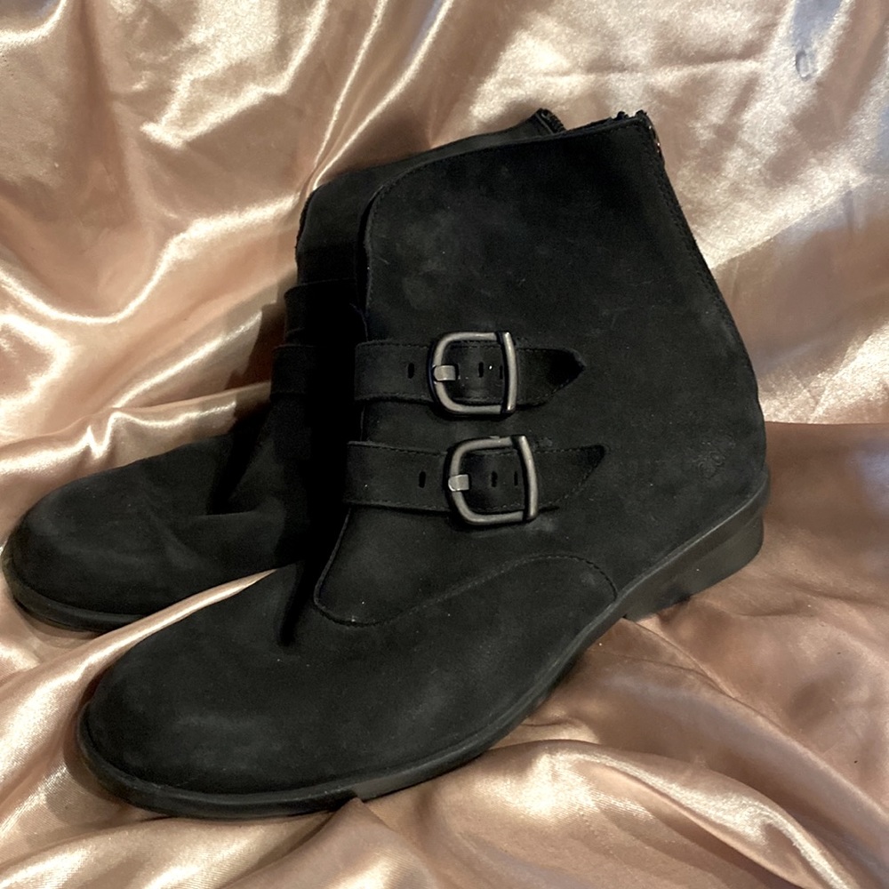 Black suede bootie Arche size 38/8